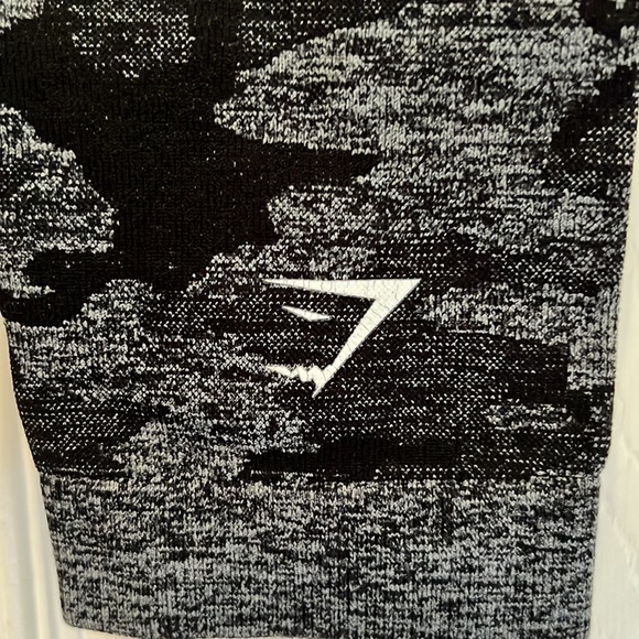 Gymshark Black Camo Seamless Leggings with Butt Scrunch - Size S - Picture 4 of 5